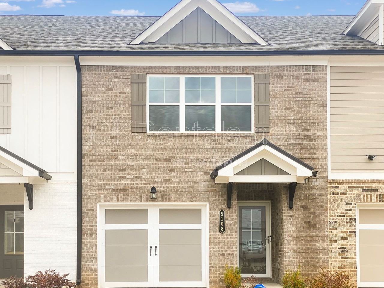 5108 Fox Den Rd - Photo 2 of 35