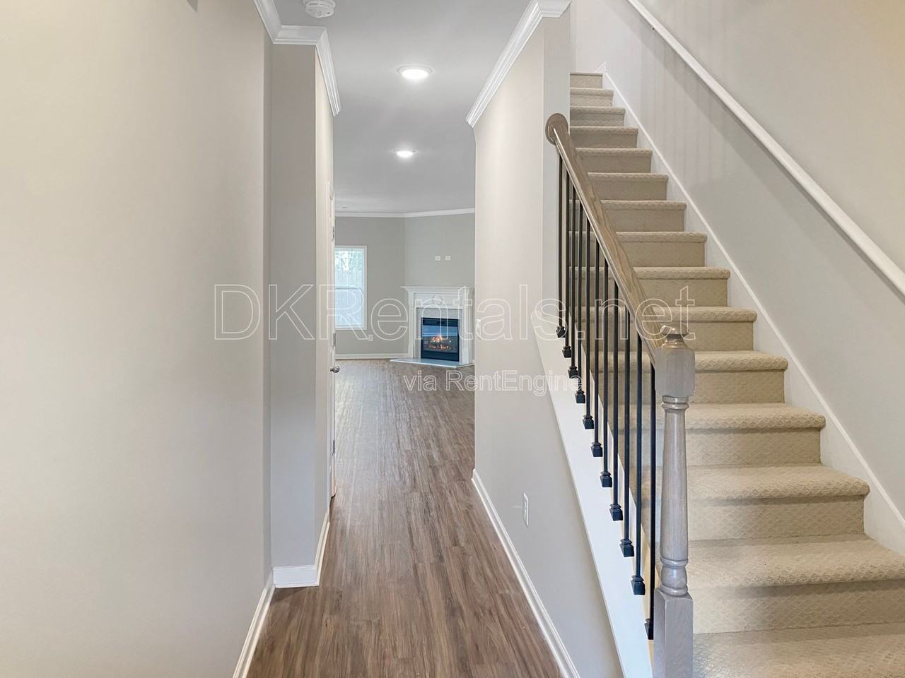 5108 Fox Den Rd - Photo 3 of 35