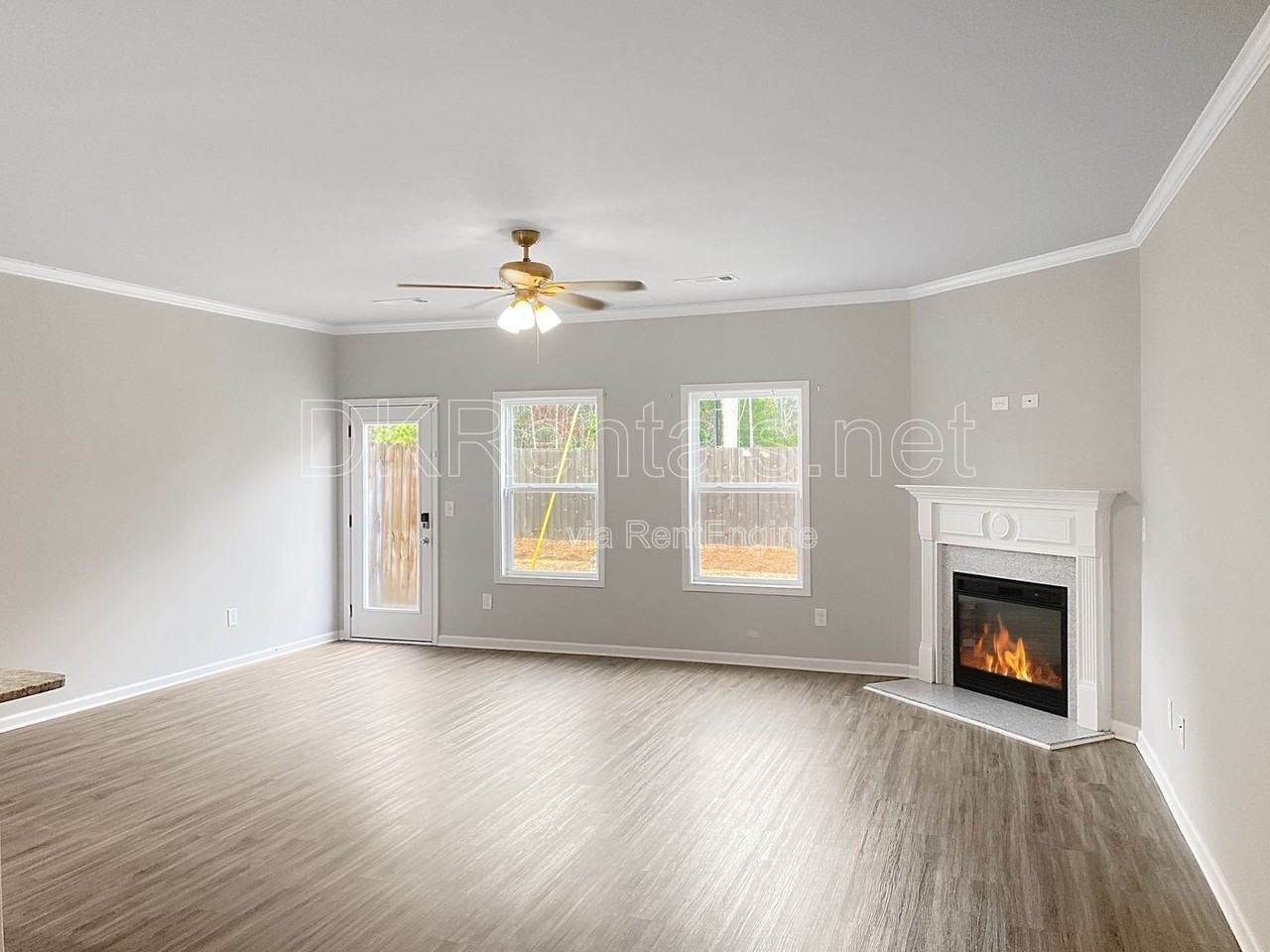 5108 Fox Den Rd - Photo 4 of 35