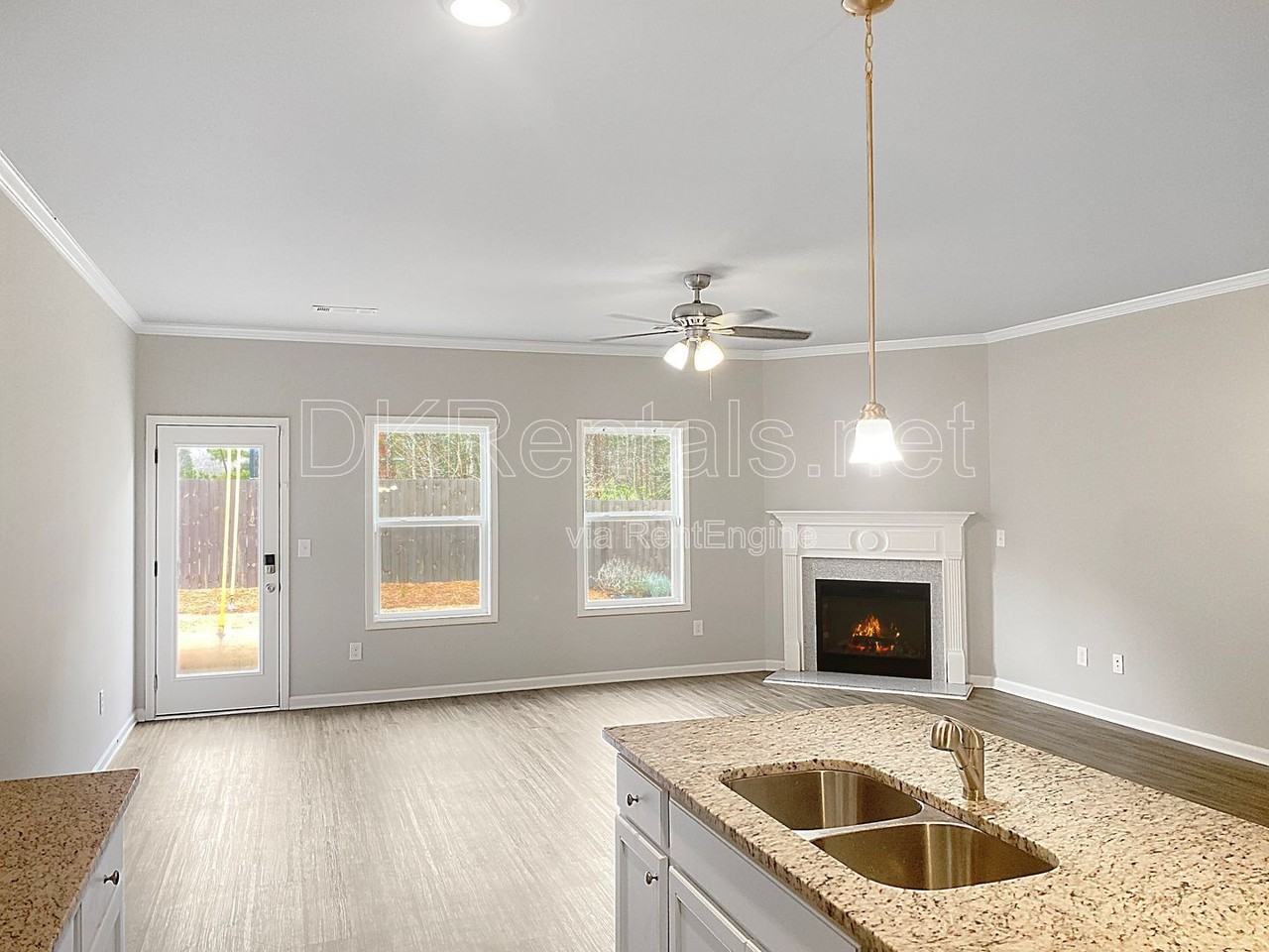 5108 Fox Den Rd - Photo 6 of 35