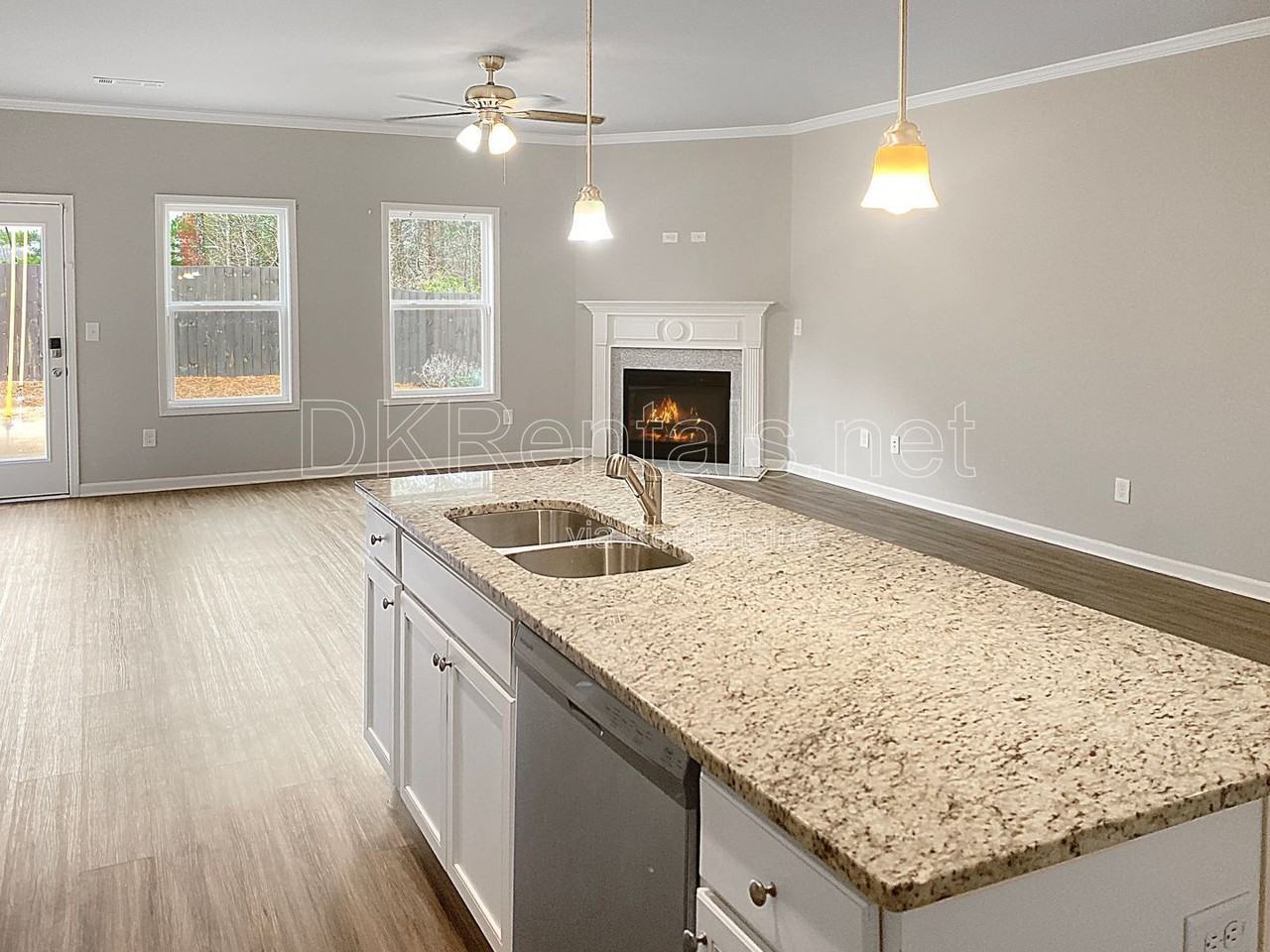 5108 Fox Den Rd - Photo 7 of 35