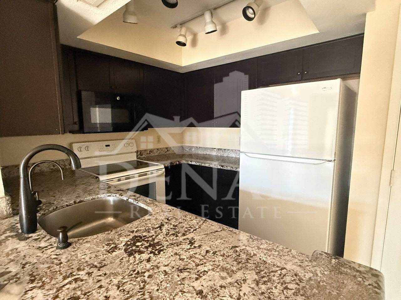 540 N May #1135 - Photo 3 of 20