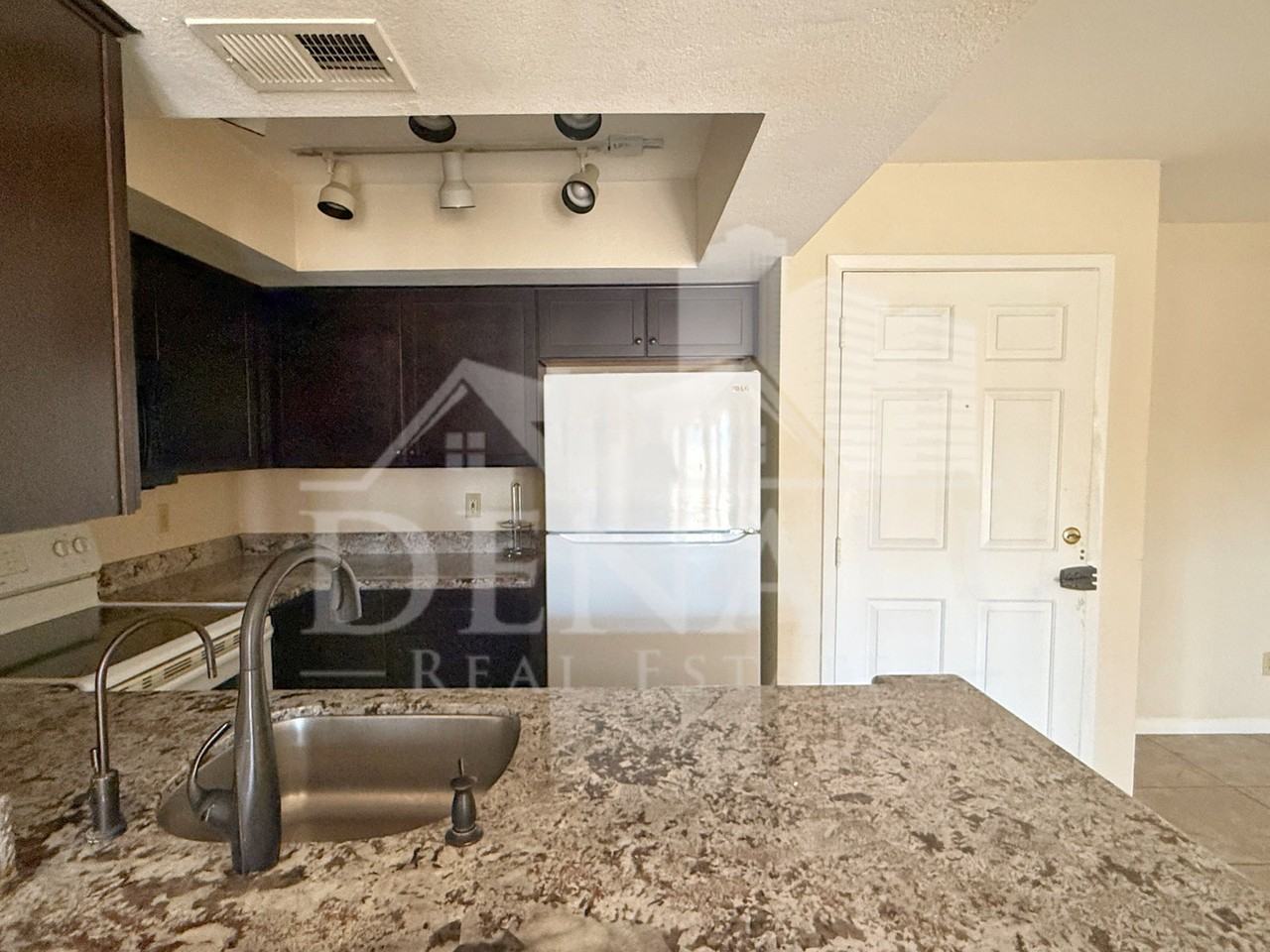 540 N May #1135 - Photo 4 of 20