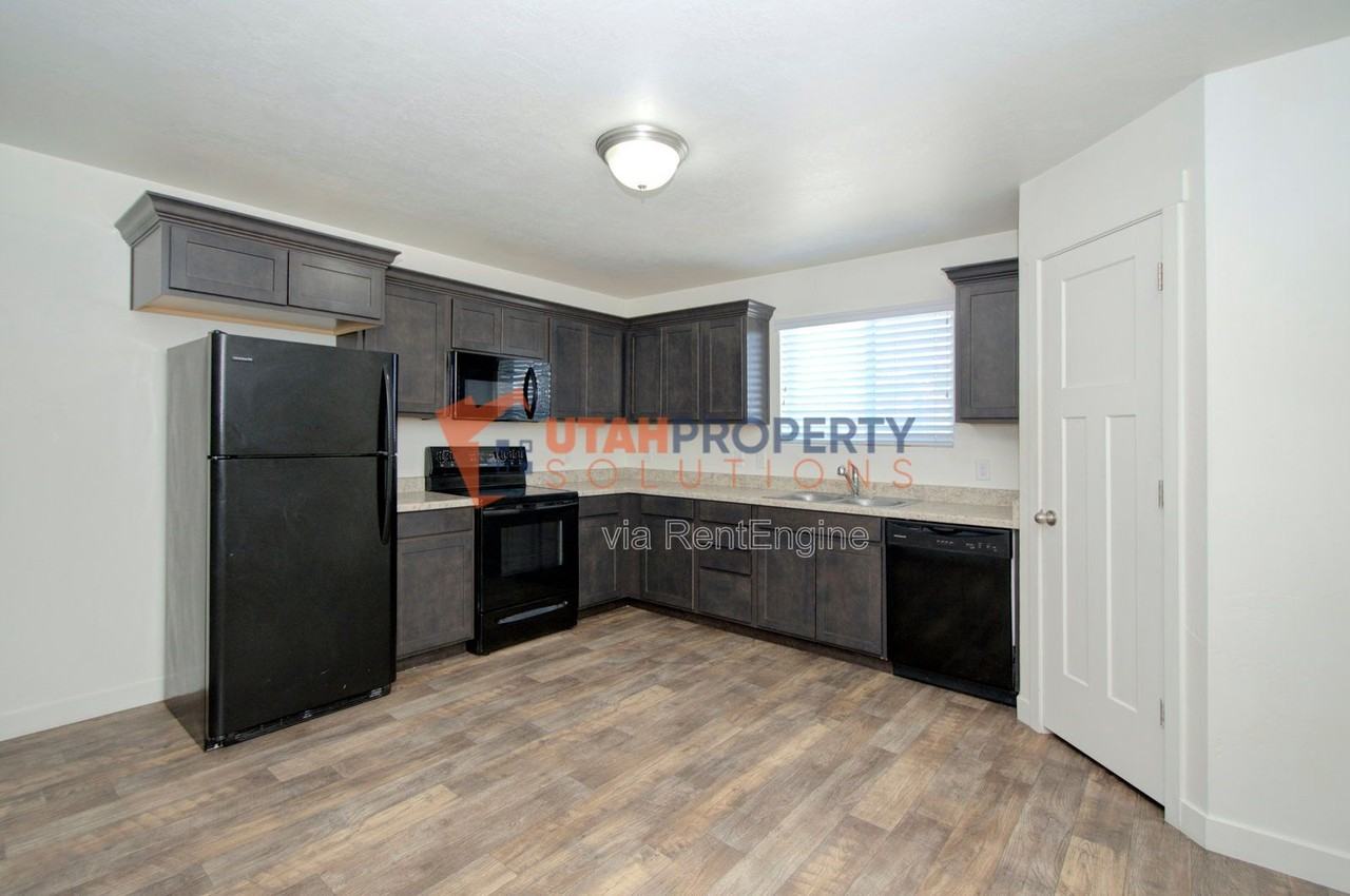8172 N Broken Spoke Ln - Photo 4 of 18