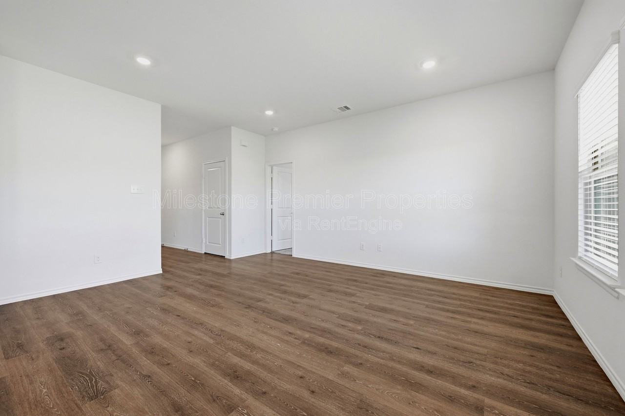 3311 Brookstone Dr - Photo 4 of 23