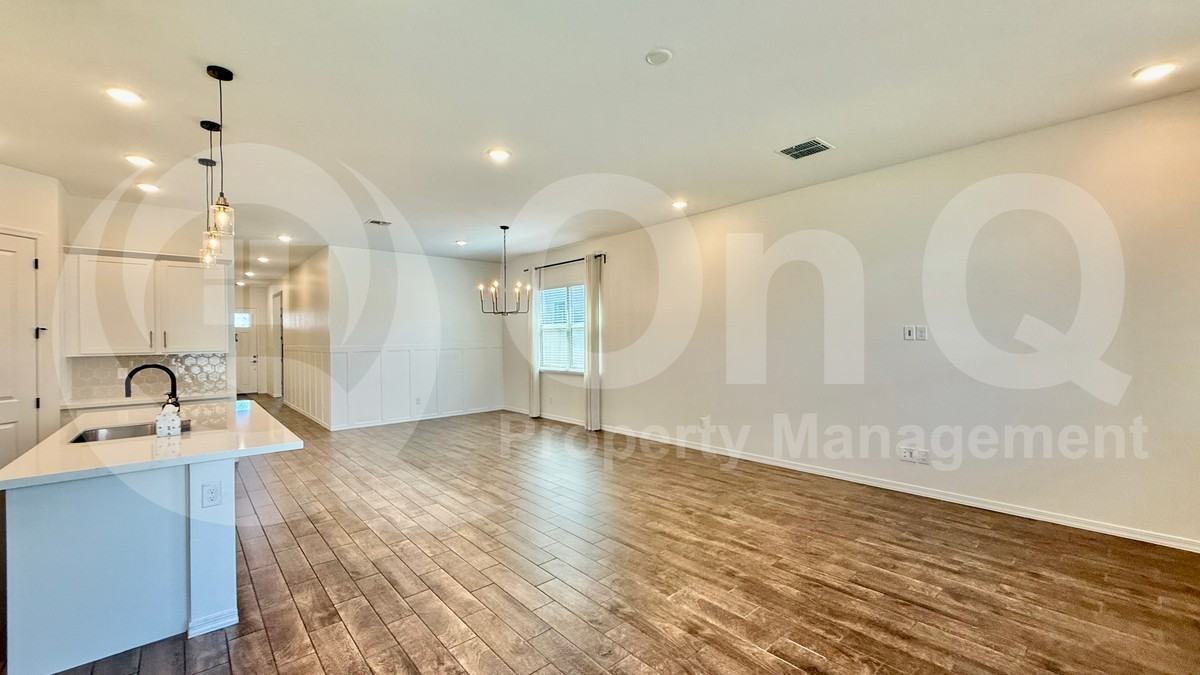 4437 W Mountain Laural Dr - Photo 3 of 20