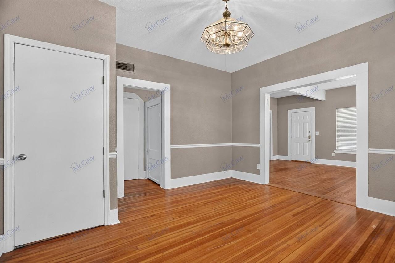 303 S Elm St - Photo 4 of 25