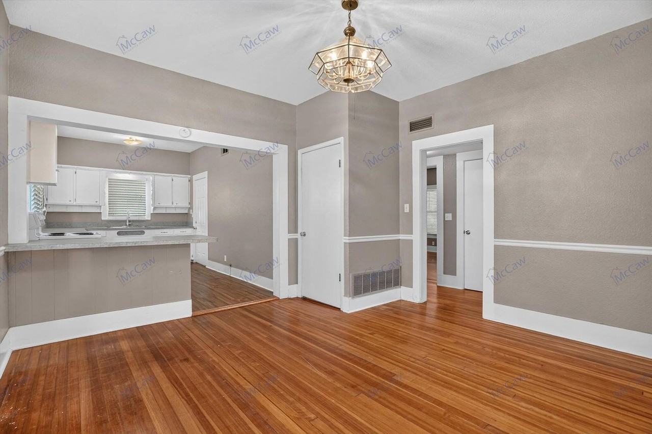 303 S Elm St - Photo 5 of 25