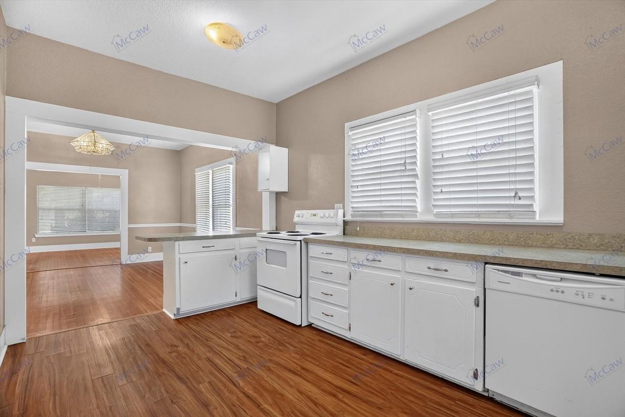 303 S Elm St - Photo 6 of 25