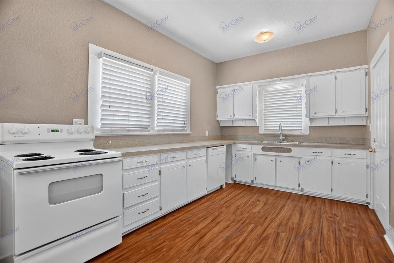 303 S Elm St - Photo 7 of 25