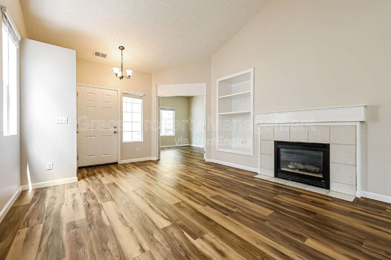 8334 S Quay Ct - Photo 4 of 18