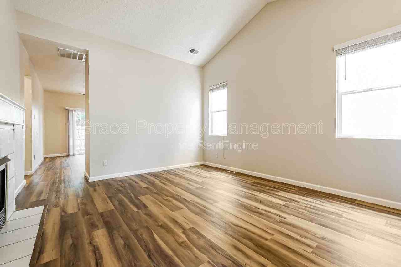8334 S Quay Ct - Photo 5 of 18