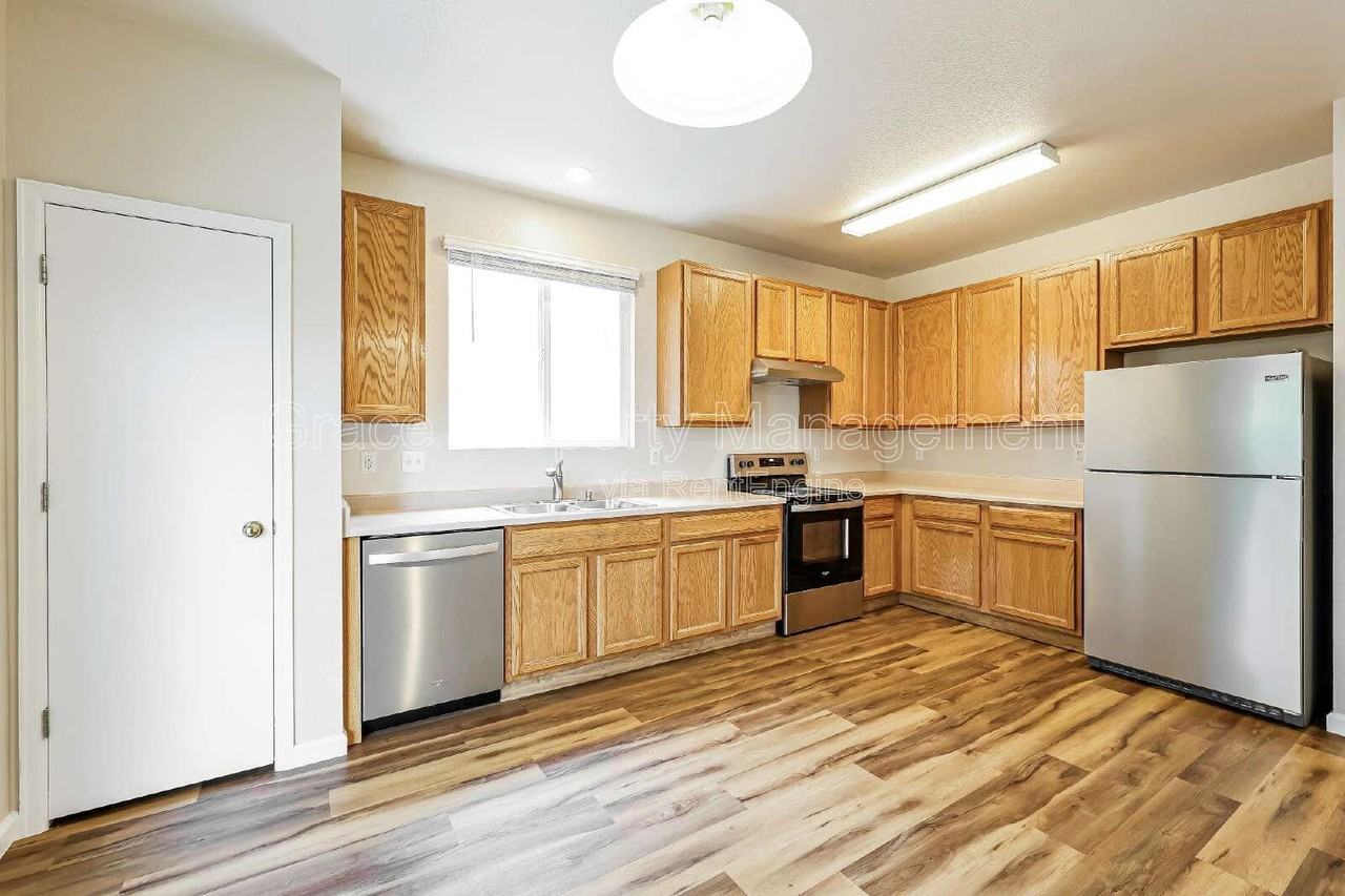 8334 S Quay Ct - Photo 7 of 18