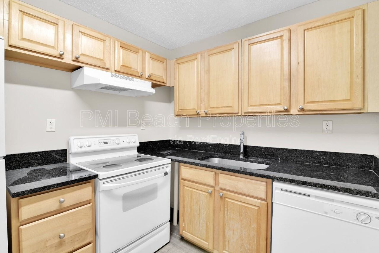 414 Meadows Cir - Photo 4 of 21
