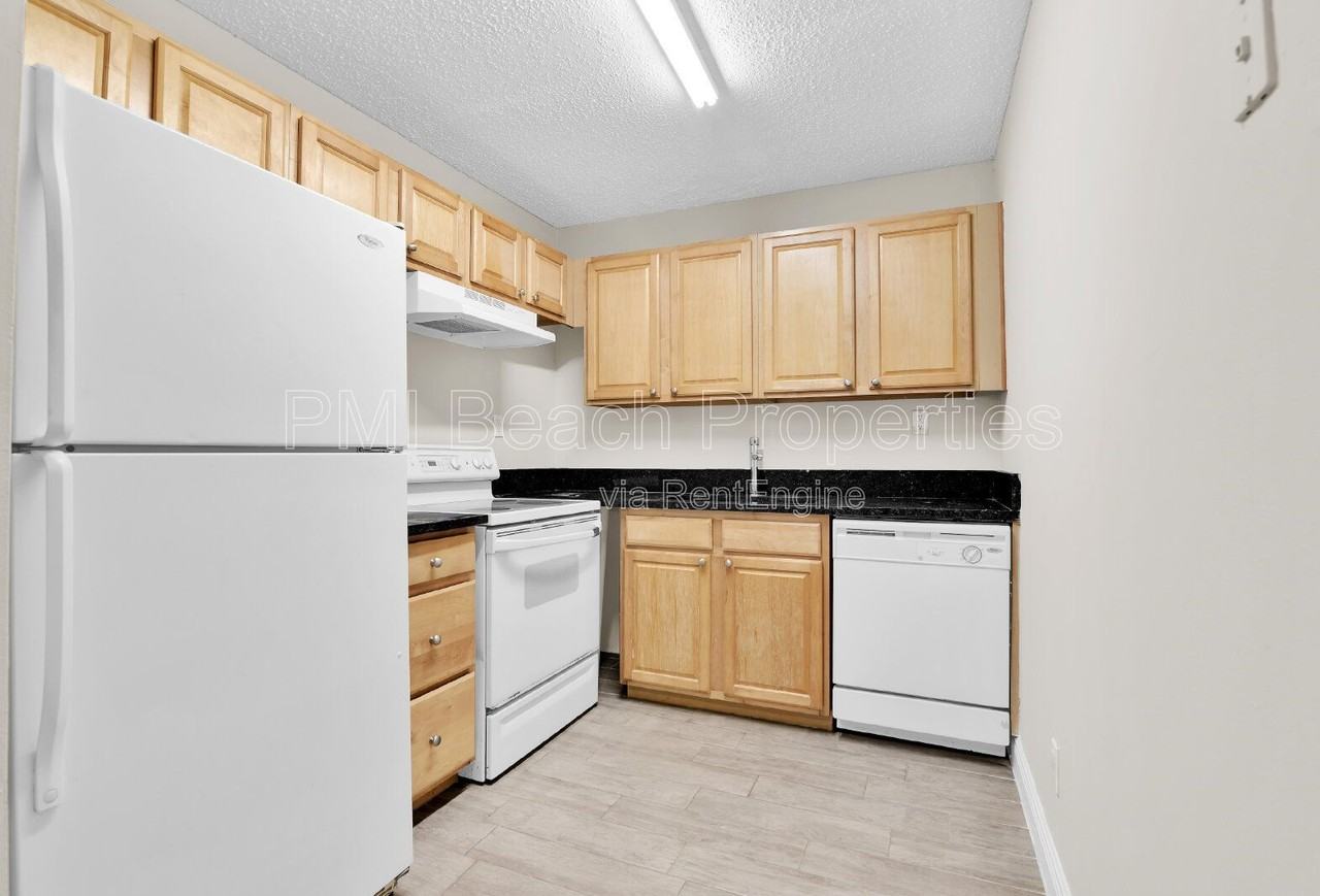 414 Meadows Cir - Photo 5 of 21