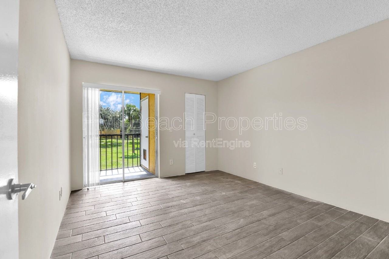 414 Meadows Cir - Photo 7 of 21