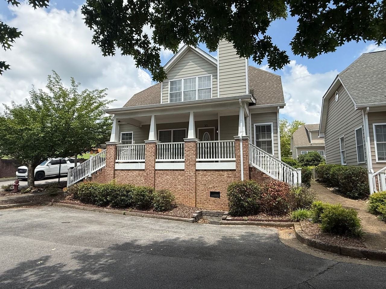 10 Charleston Ct - Photo 2 of 27