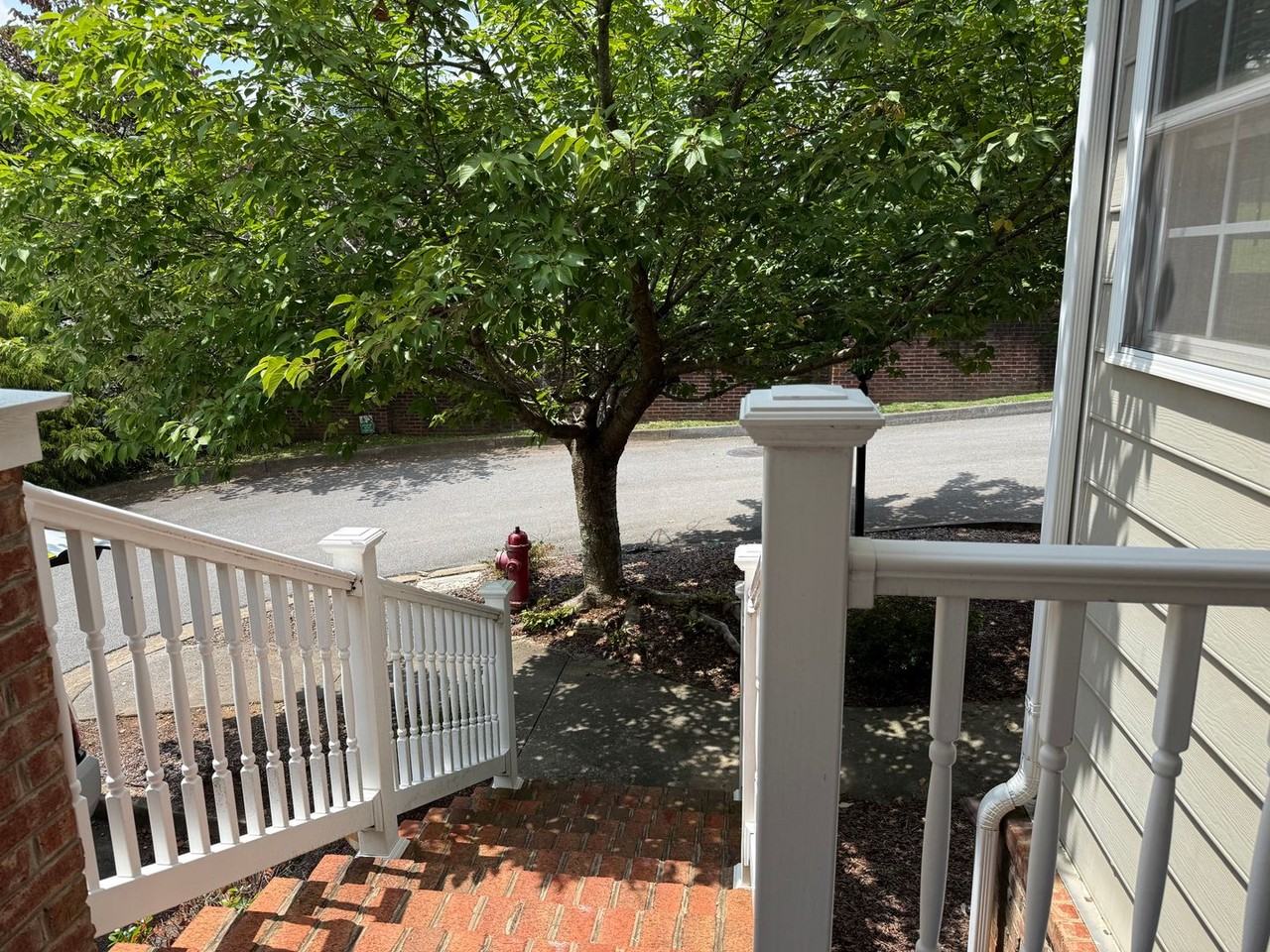 10 Charleston Ct - Photo 5 of 27