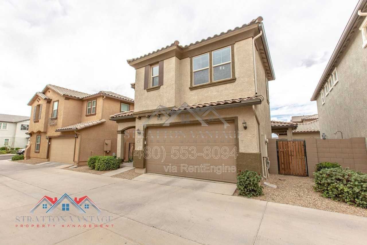 11689 N 166th Dr - Photo 4 of 50