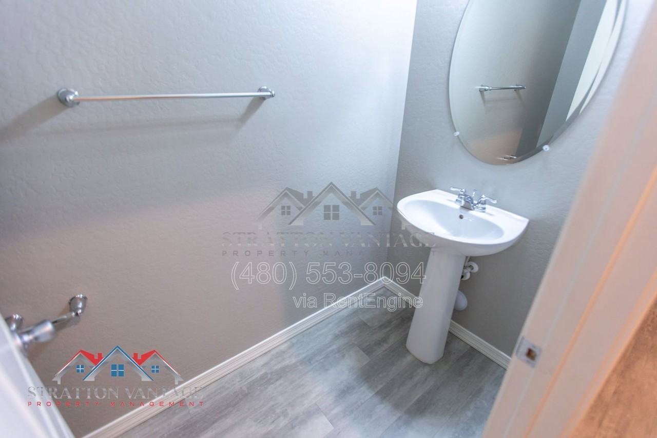 11689 N 166th Dr - Photo 7 of 50