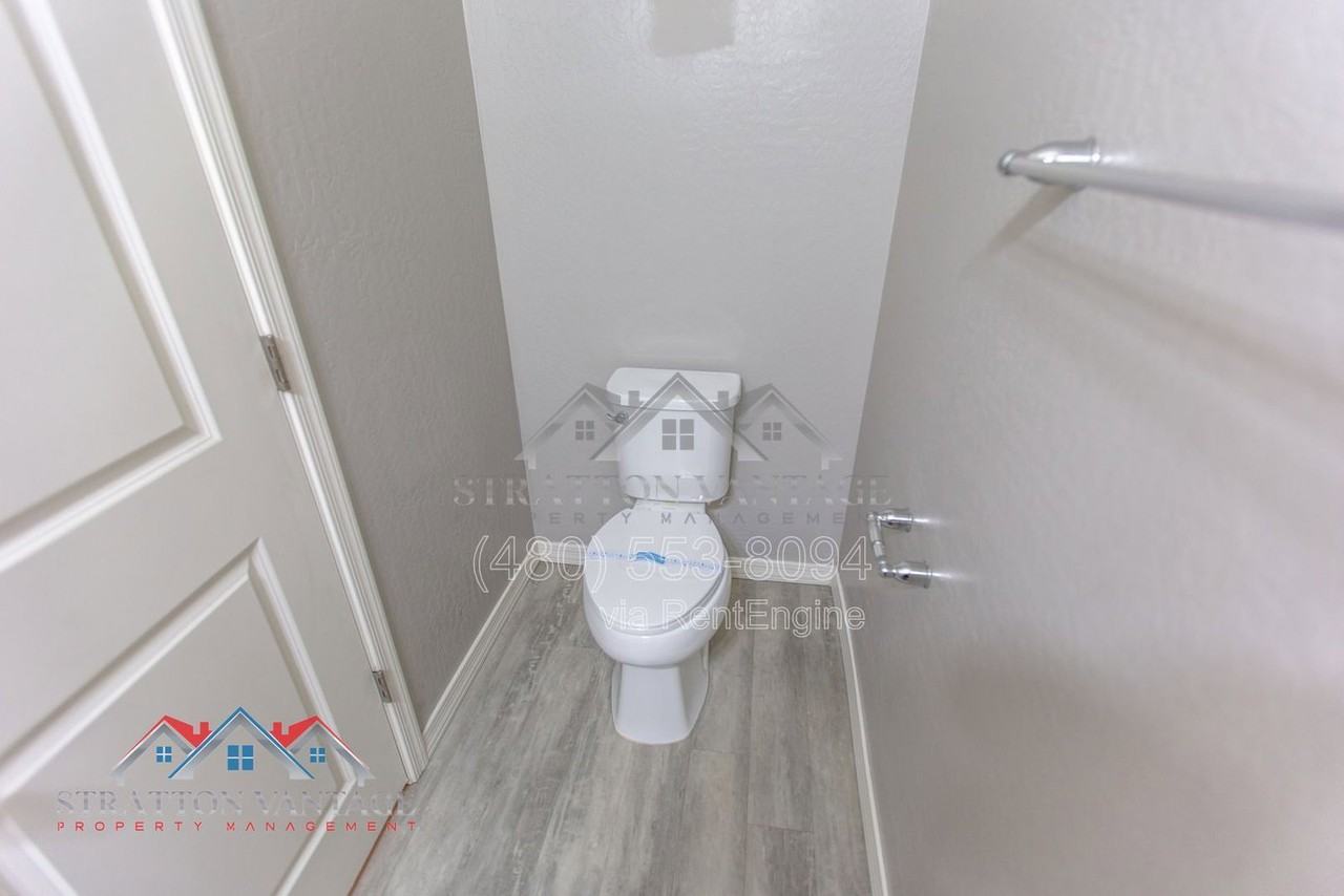11689 N 166th Dr - Photo 7 of 50