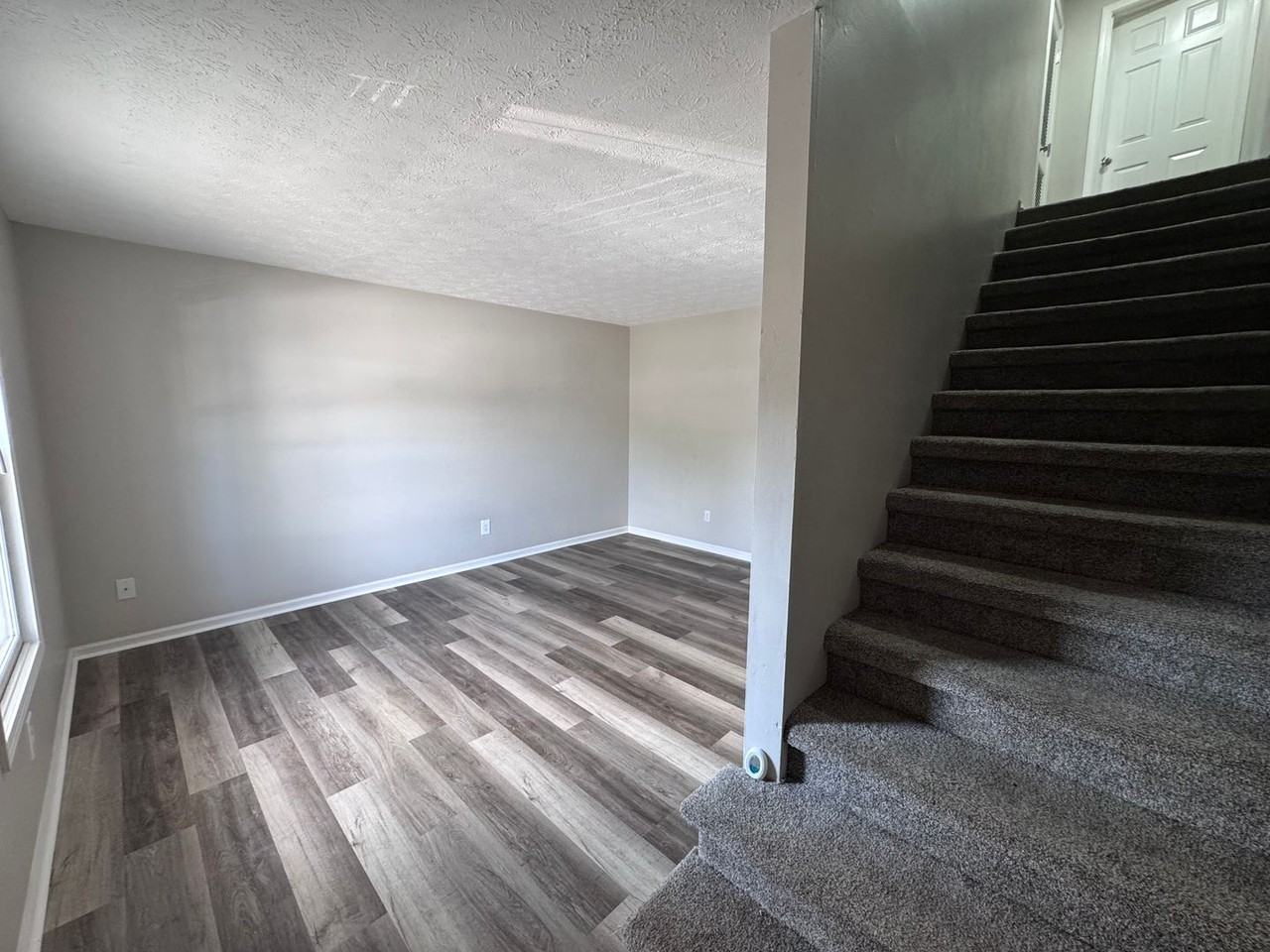 105 Grogan Circle - Photo 2 of 32