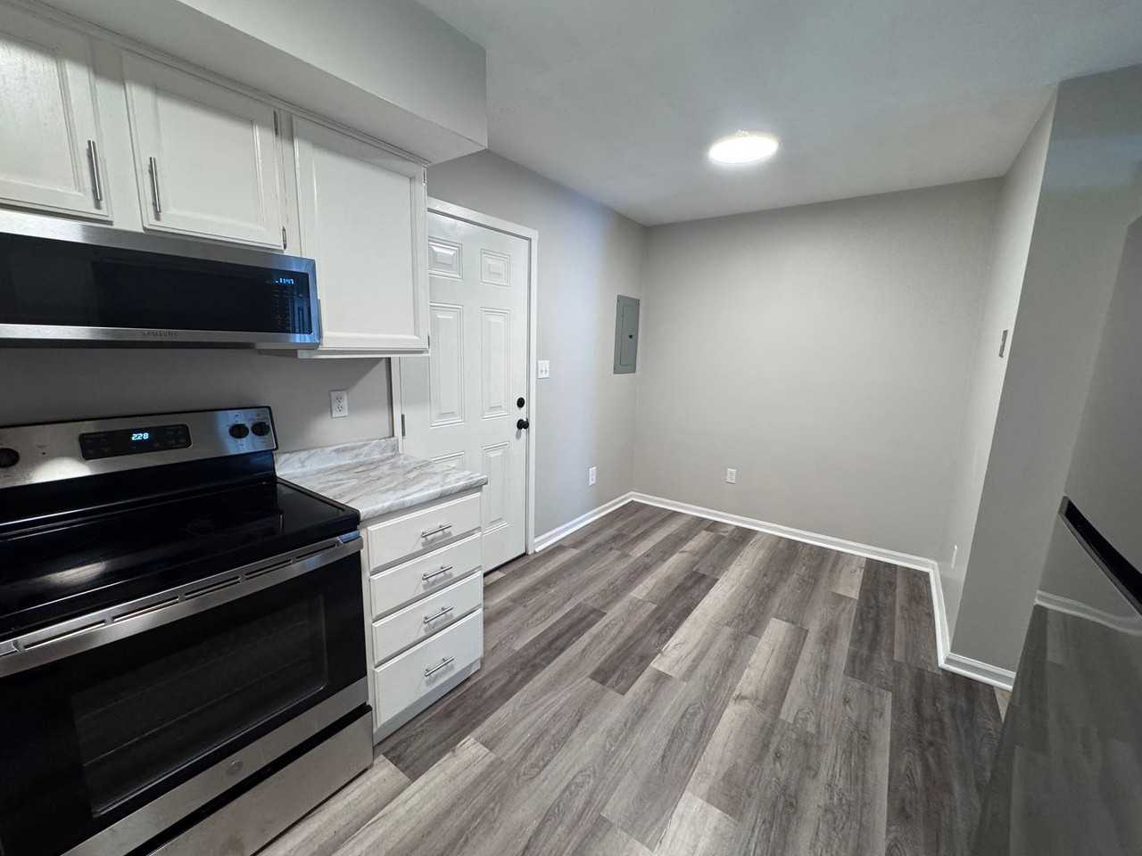 105 Grogan Circle - Photo 7 of 32