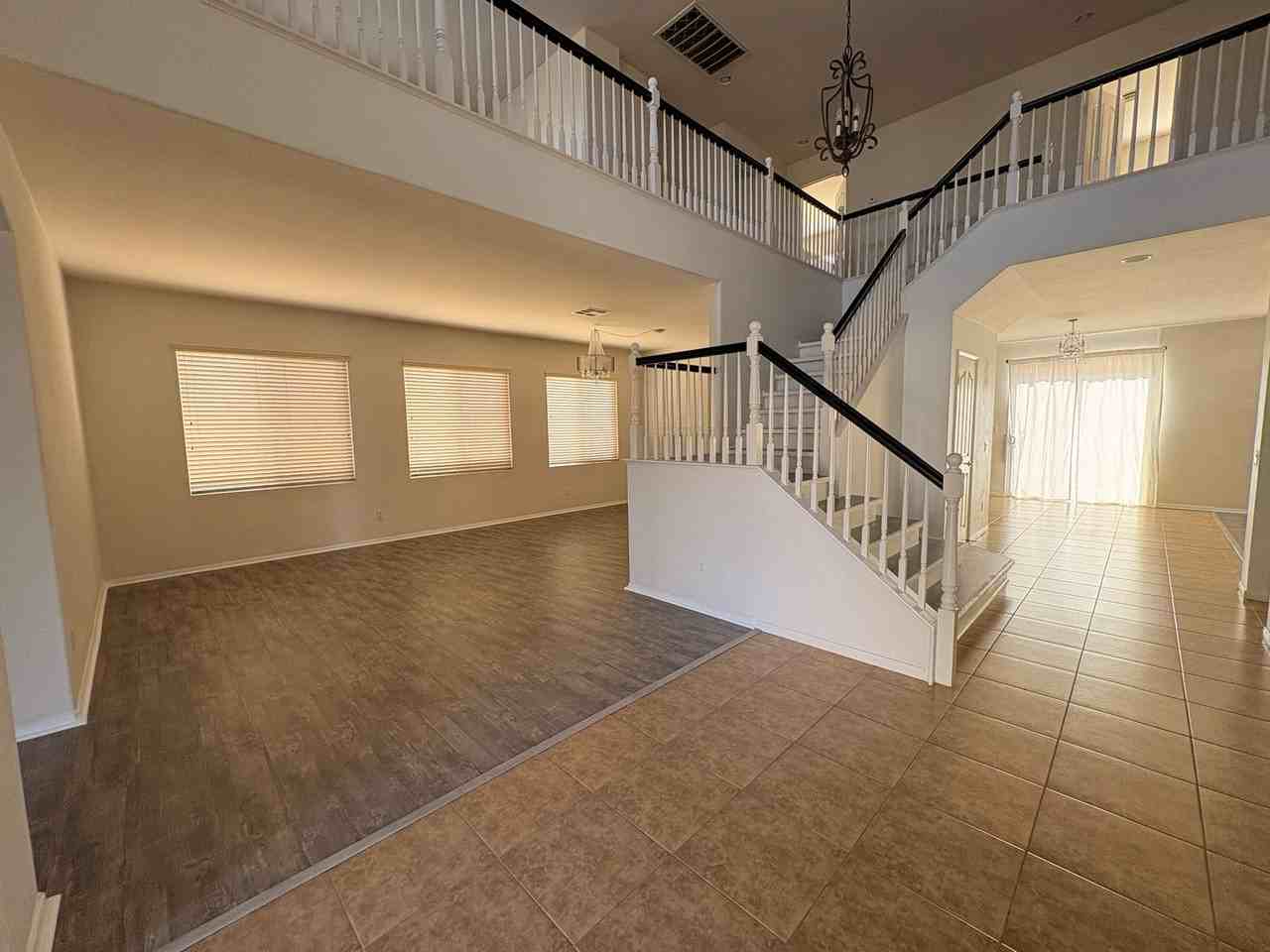 5875 Larry Dean St - Photo 4 of 49