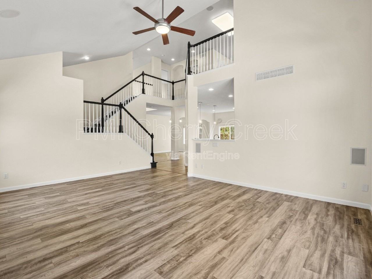 7021 S Valdai St - Photo 5 of 33