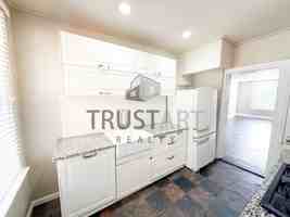 featured image of 3885 Manor St #1