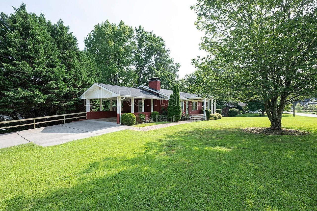 245 Brooke Dr - Photo 2 of 28