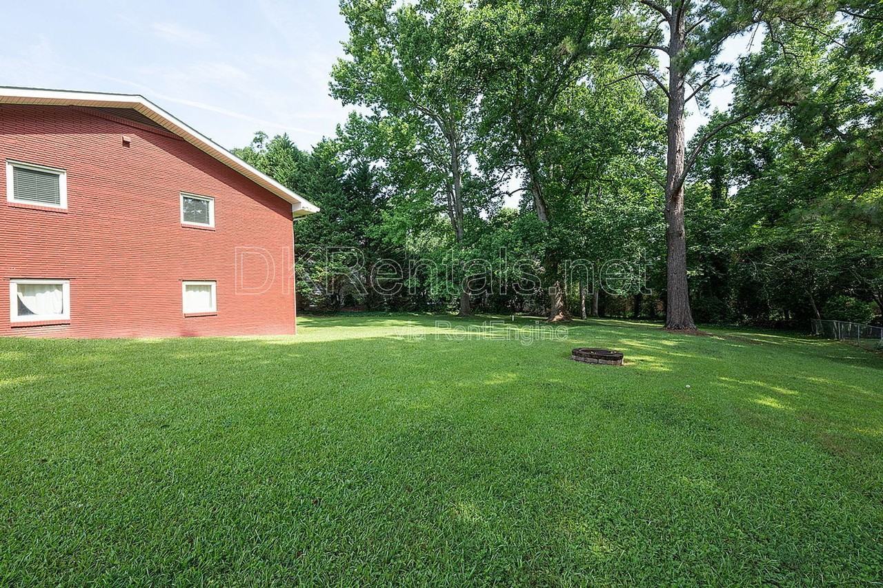 245 Brooke Dr - Photo 4 of 28