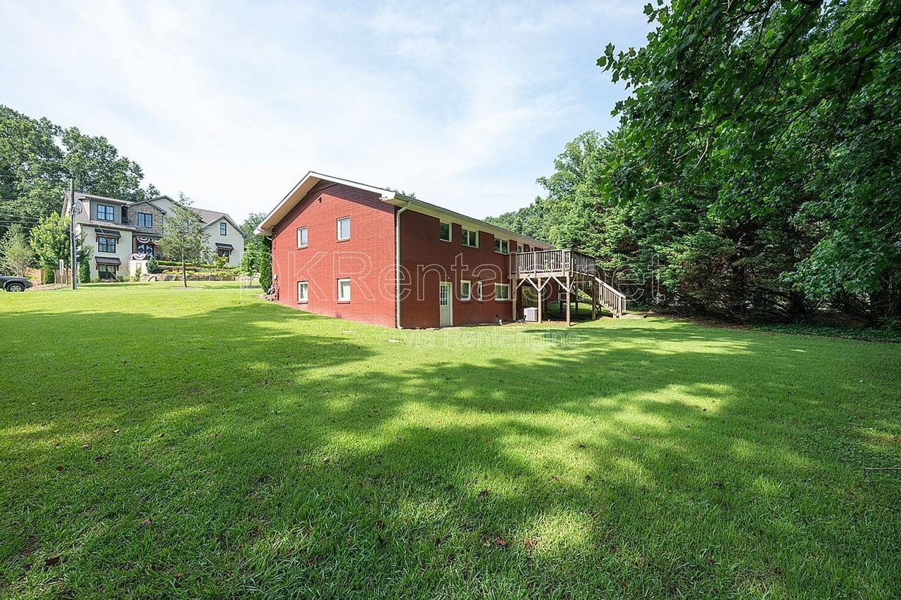 245 Brooke Dr - Photo 5 of 28
