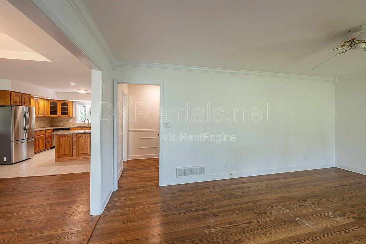 245 Brooke Dr - Photo 6 of 28