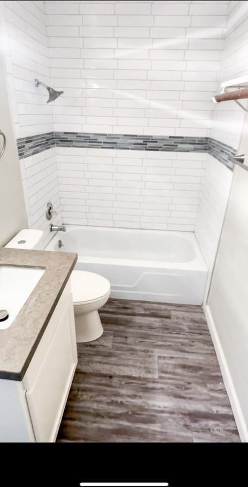 714 E 10th St #5 - Photo 3 of 12