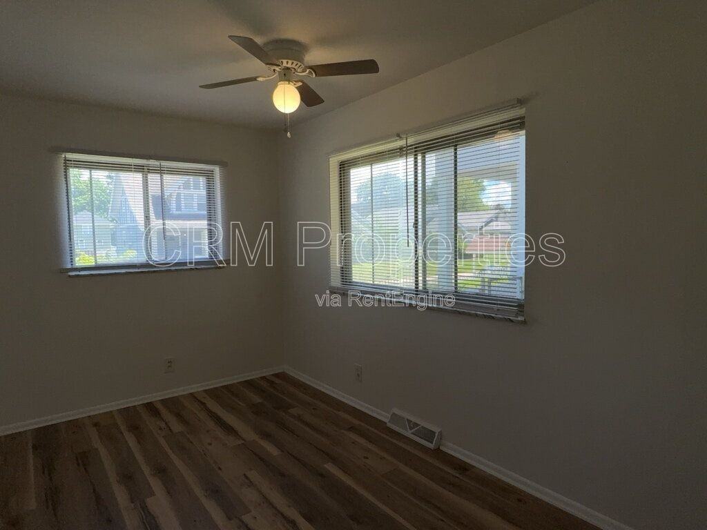 3542 Graceland Ave - Photo 4 of 26