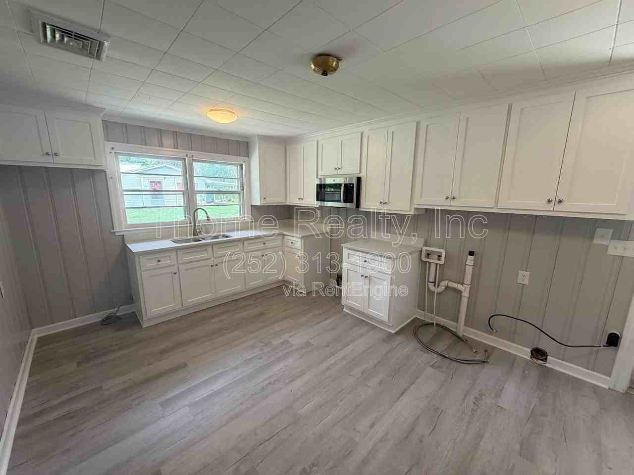 1730 W Wilson St - Photo 4 of 10