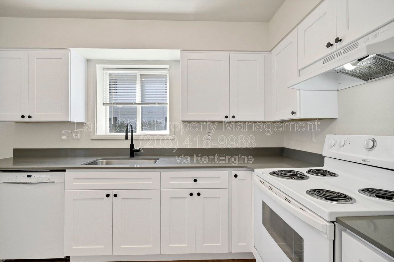 205 E Boise Ave #B - Photo 6 of 17