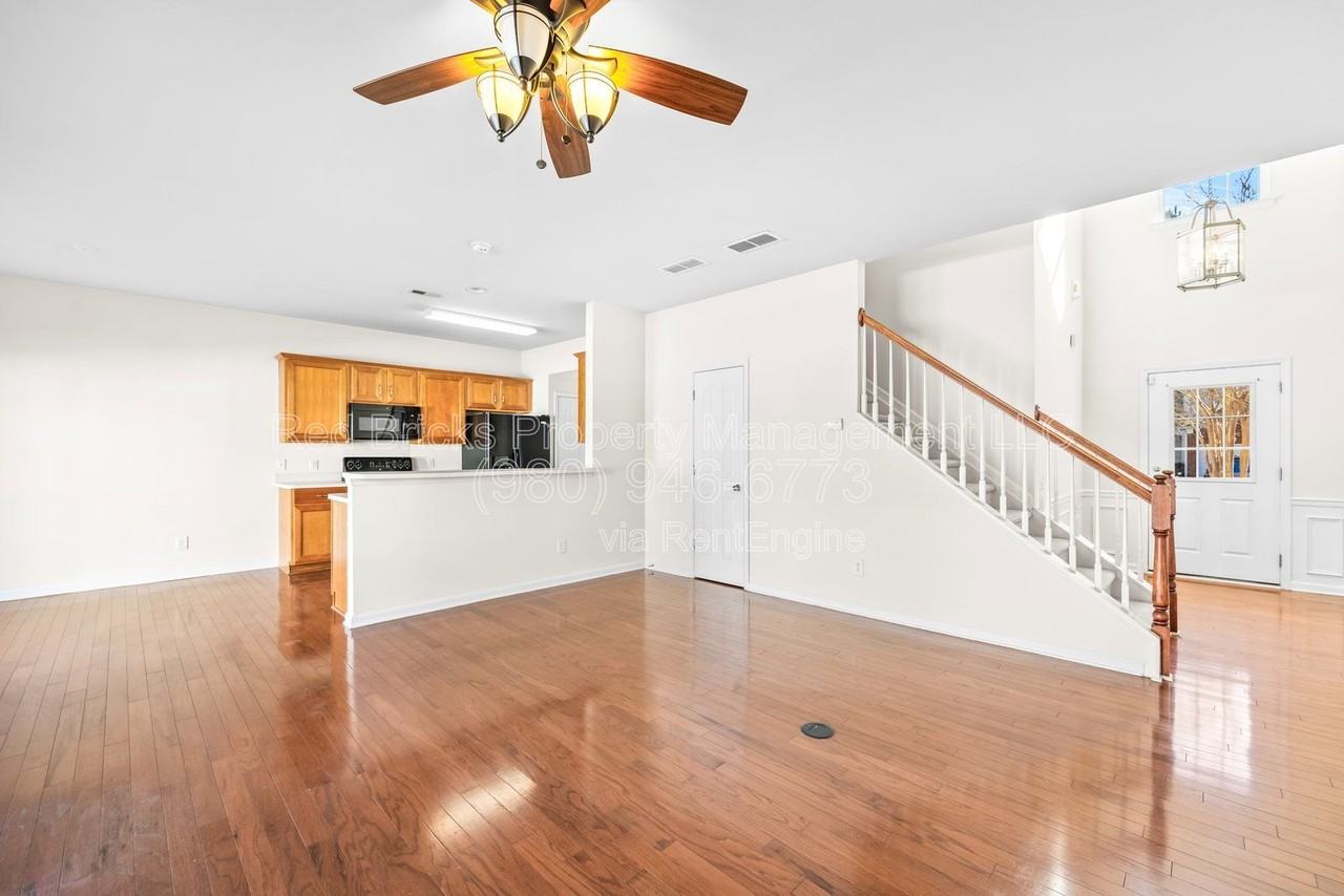 8911 Kirkley View Ct - Photo 4 of 21