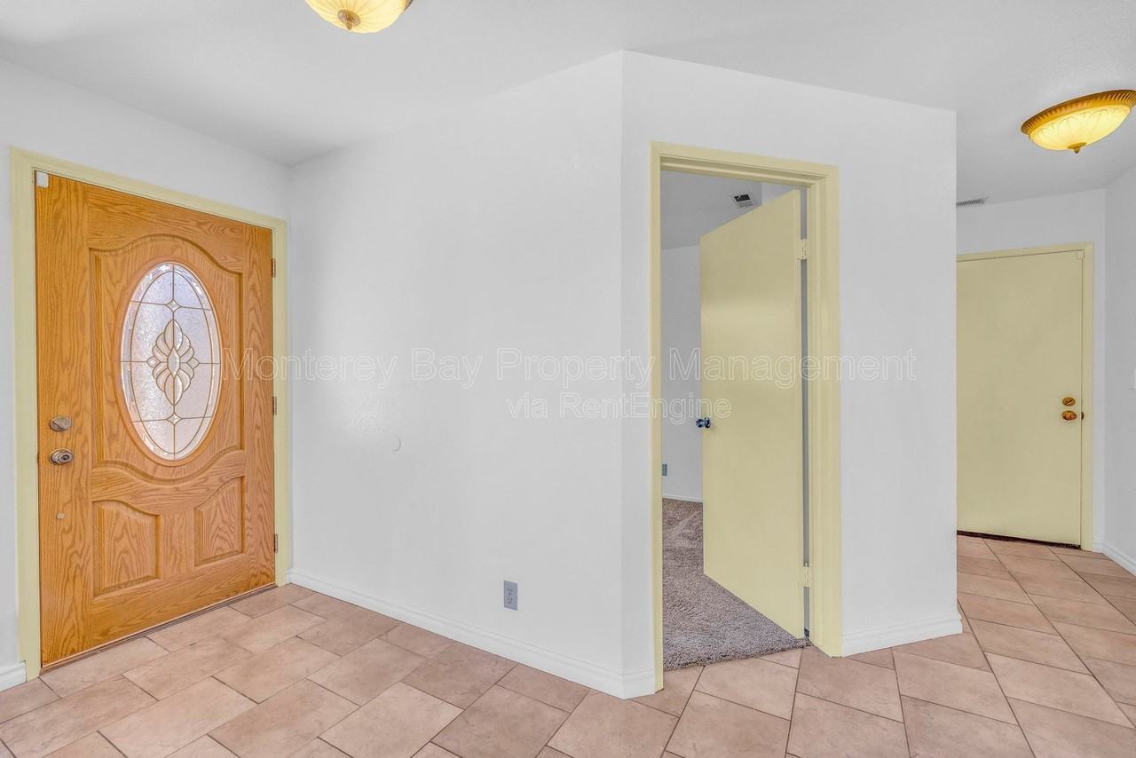 143 Seal Ct - Photo 4 of 49