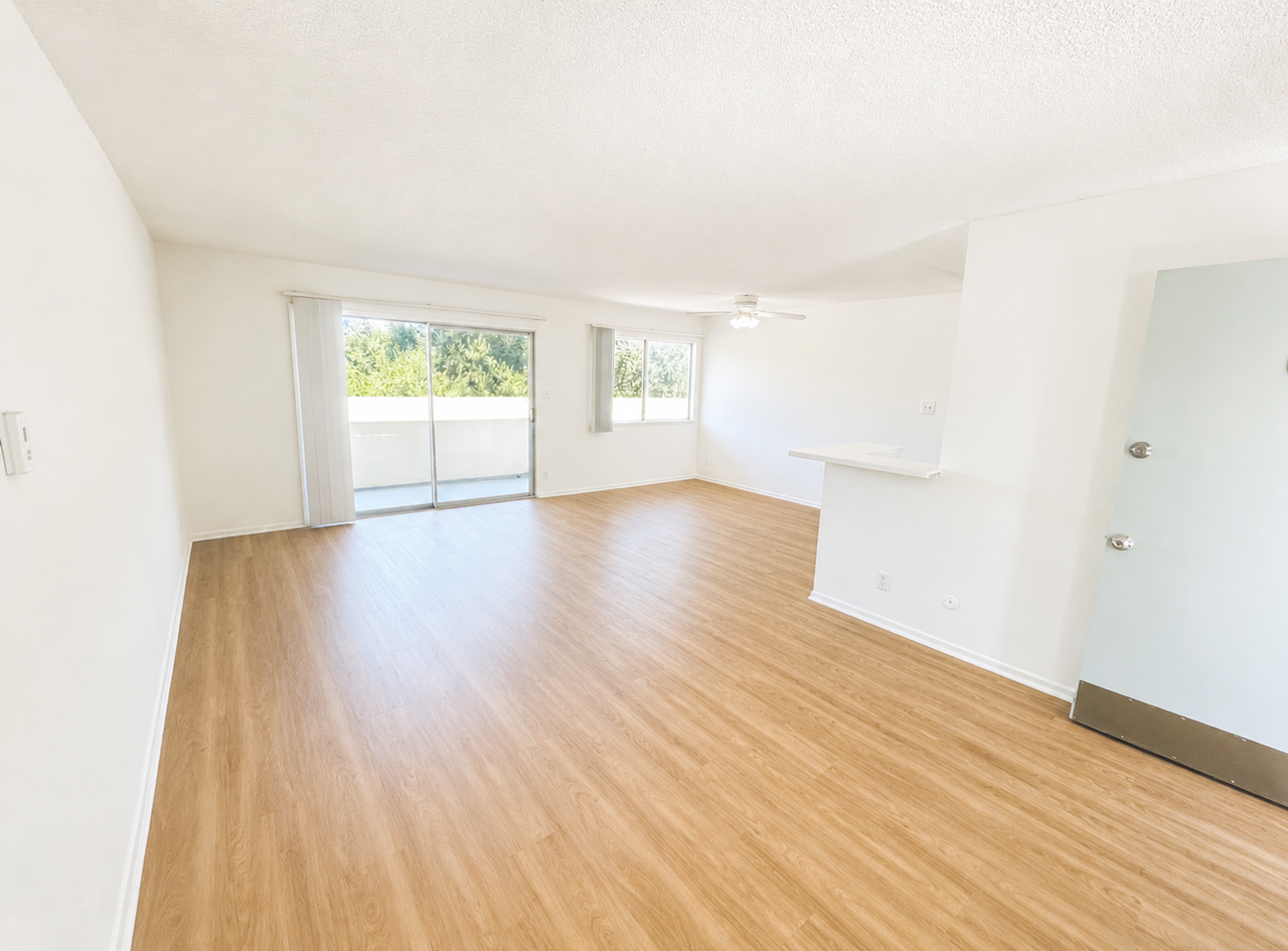 14311 Addison St - Photo 2 of 13