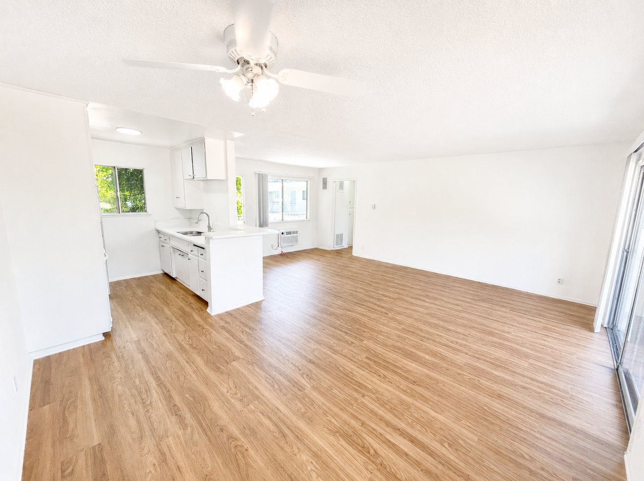 14311 Addison St - Photo 5 of 13