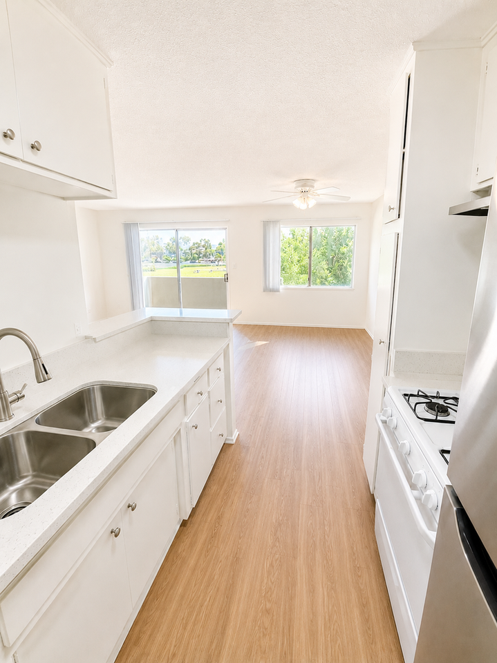 14311 Addison St - Photo 7 of 13