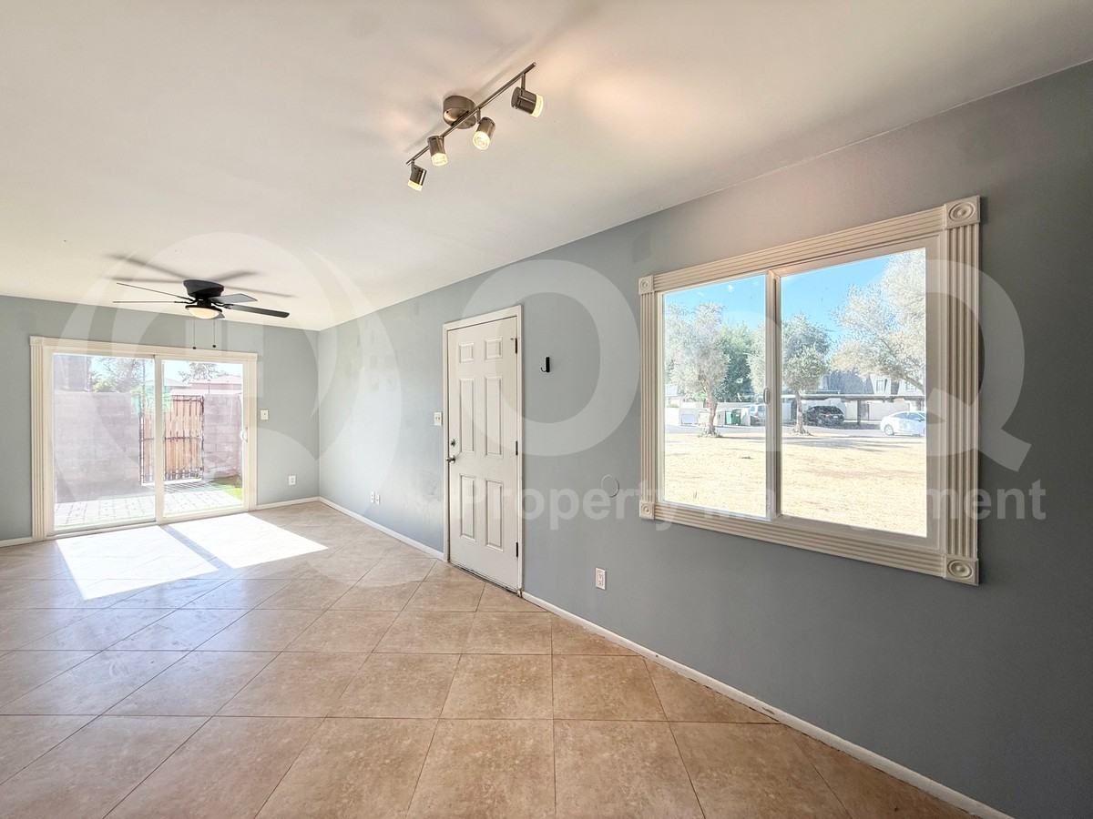 8051 N 32nd Ln - Photo 4 of 17