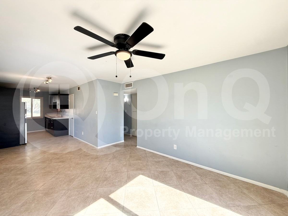 8051 N 32nd Ln - Photo 6 of 17