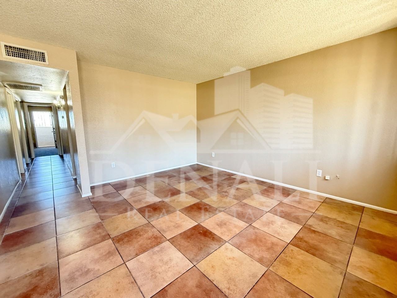 2804 N 43rd Ave #D - Photo 3 of 15