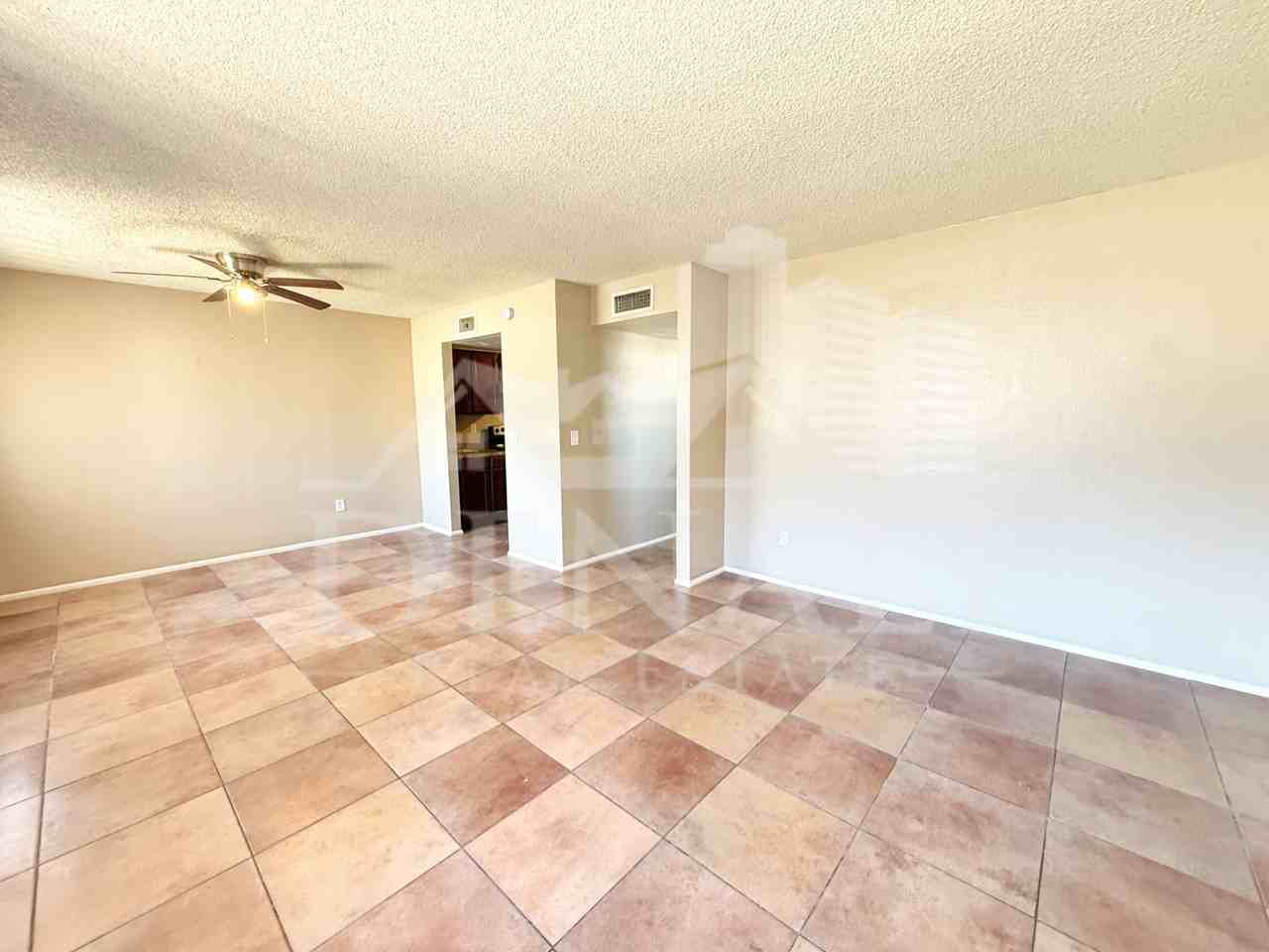 2804 N 43rd Ave #D - Photo 4 of 15