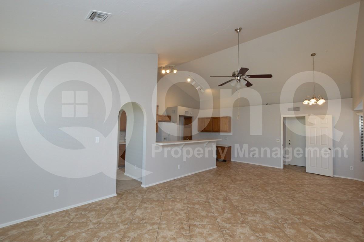 2808 E Nora St - Photo 7 of 27