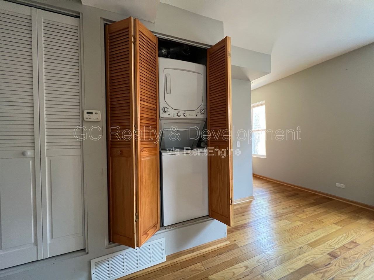2145 N Lakewood Ave #3NR - Photo 2 of 17