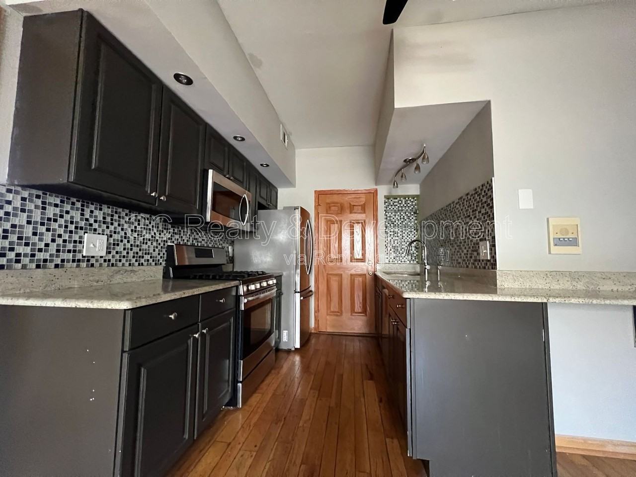 2145 N Lakewood Ave #3NR - Photo 3 of 17